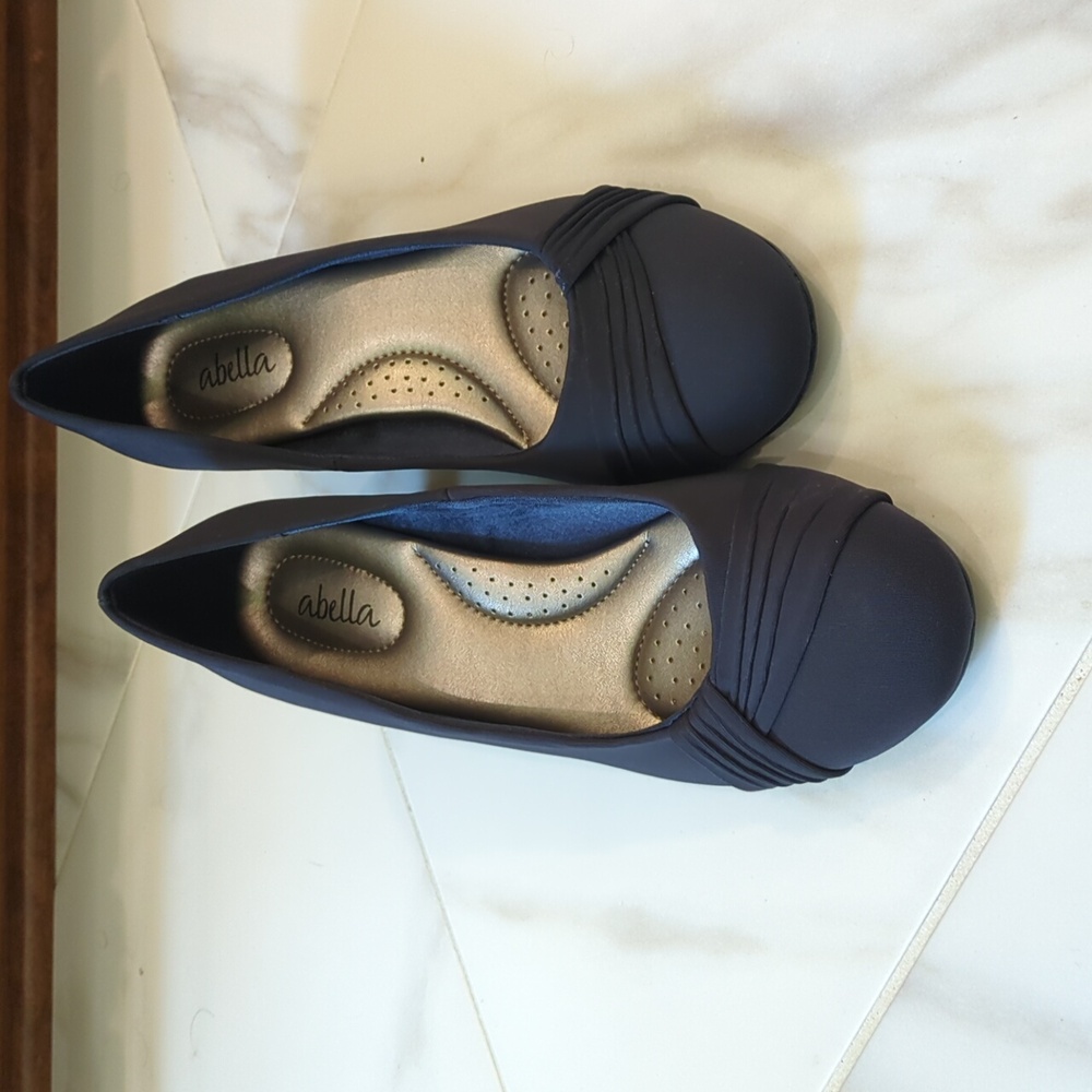 Navy fabric short heels, size 8M